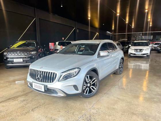 MERCEDES-BENZ GLA 200 1.6 CGI VISION 16V TURBO FLEX 4P AUTOMÁTICO